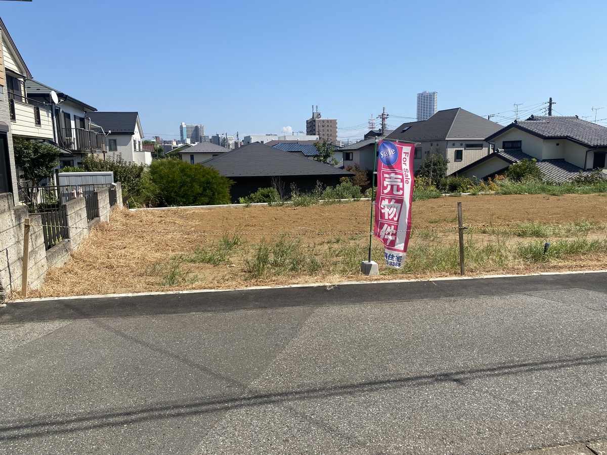 船橋駅前を一望できる高台に立地