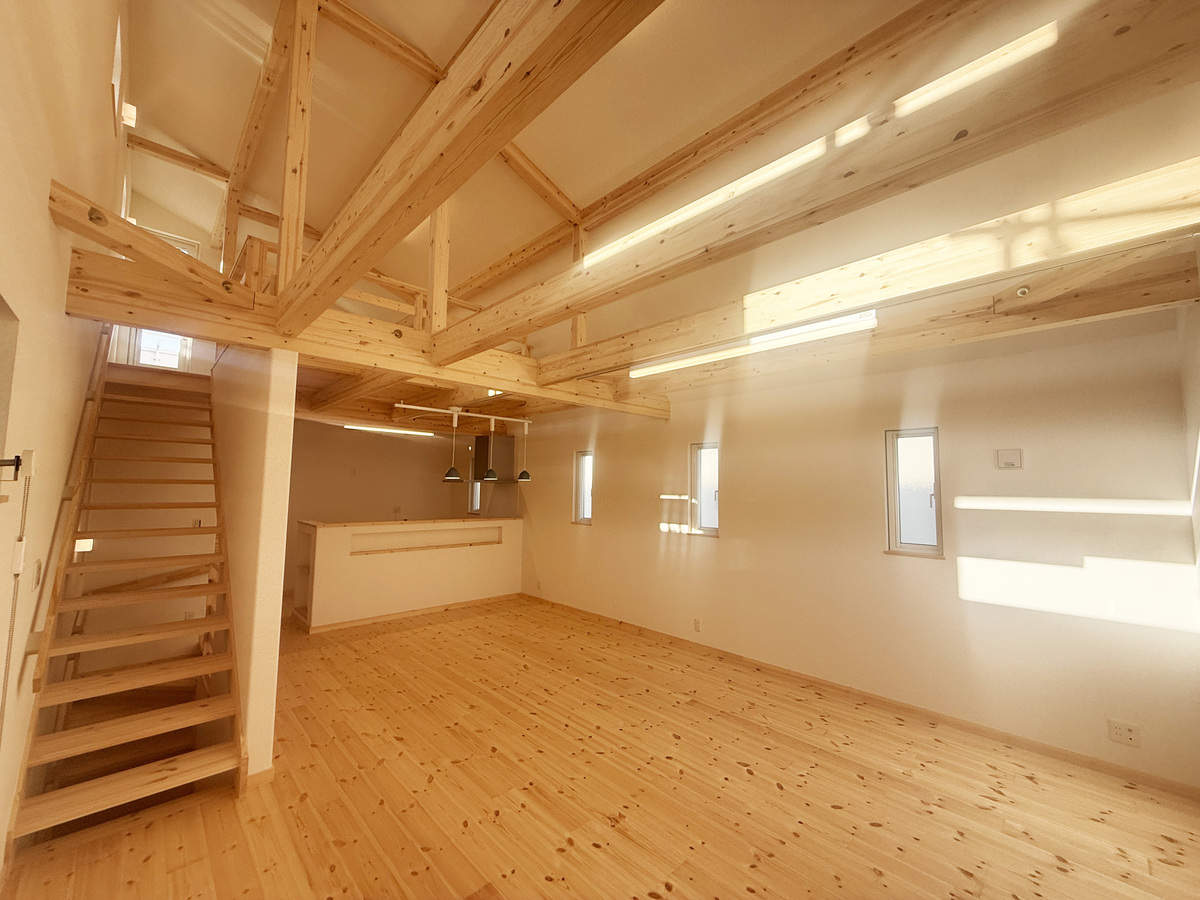 ◇独自の通気構造と換気計画、高性能樹脂サッシなどにより高気密・高断熱を実現。湿気が少なく結露やカビとは無縁です。