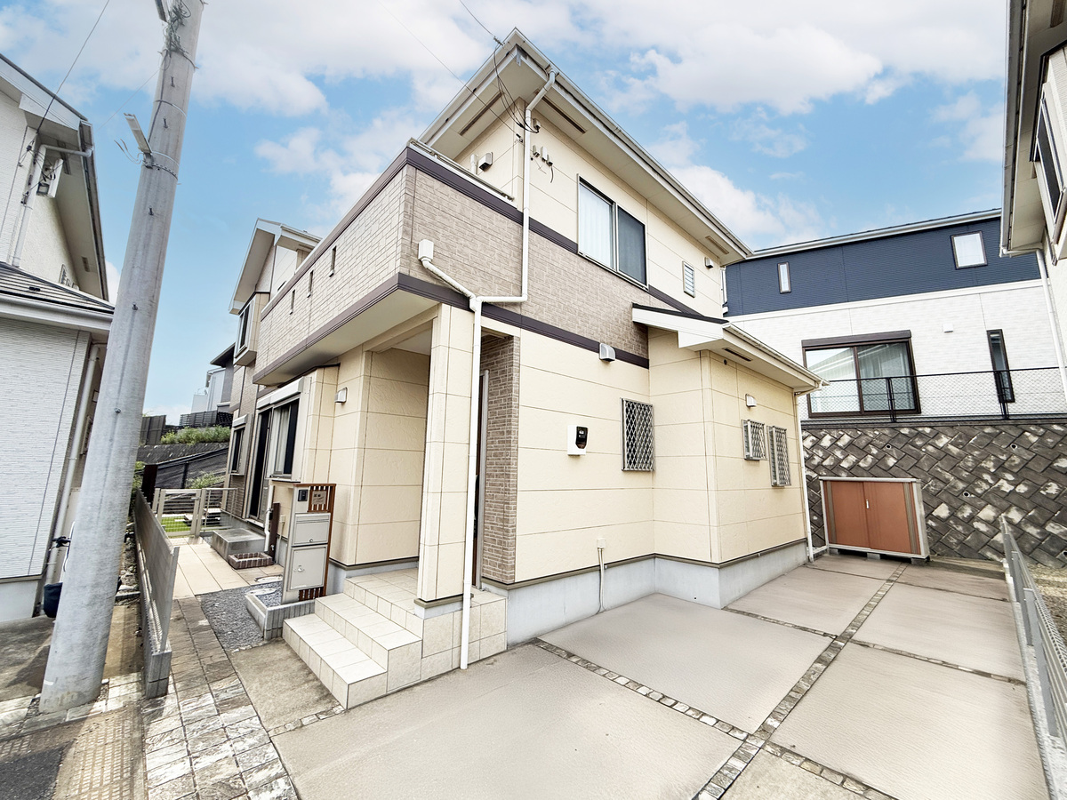 ◇2015年築ながら、大変綺麗にお使いの中古戸建！2台駐車、複数台駐輪可能！トランクルーム、宅配ボックス付！