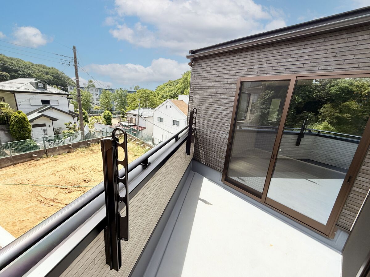 ◇A号棟 ◇遊具充実、お散歩にも◎の田喜野井公園がバルコニーからも見える徒歩1分!
