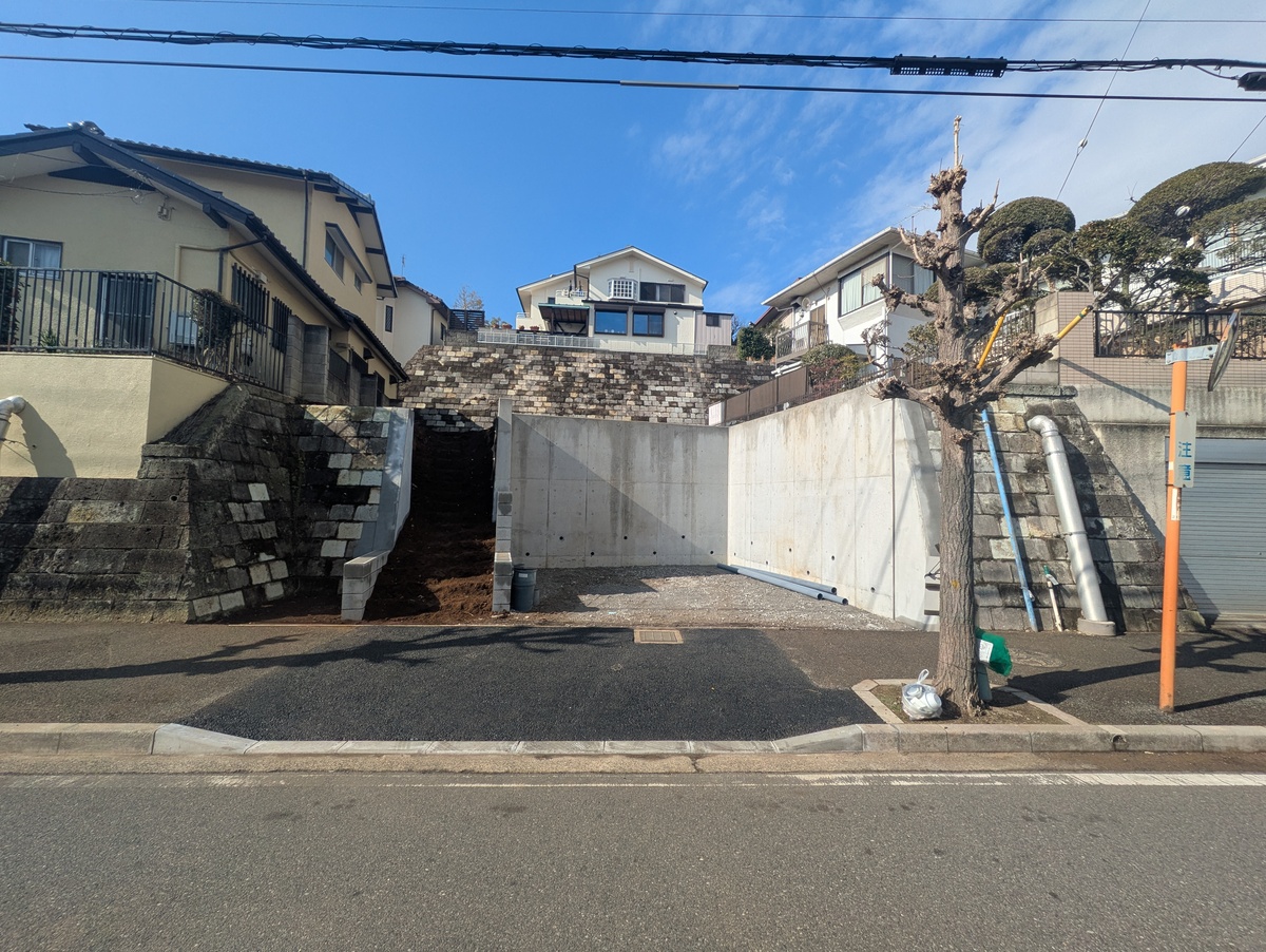 ◇前面道路は8.9mで駐車も慌てず安心 ◇スーパー等、学校等近隣に!安心快適立地
